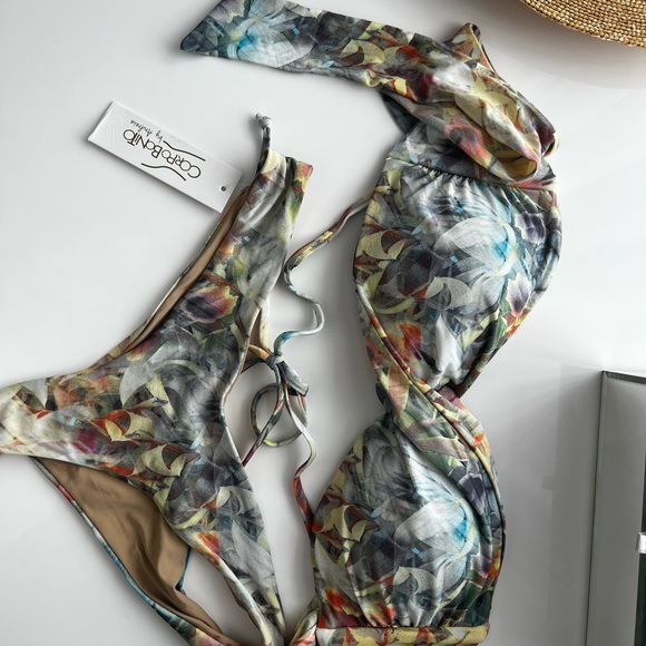 Beautiful brand new bikini - Picture 2 of 5